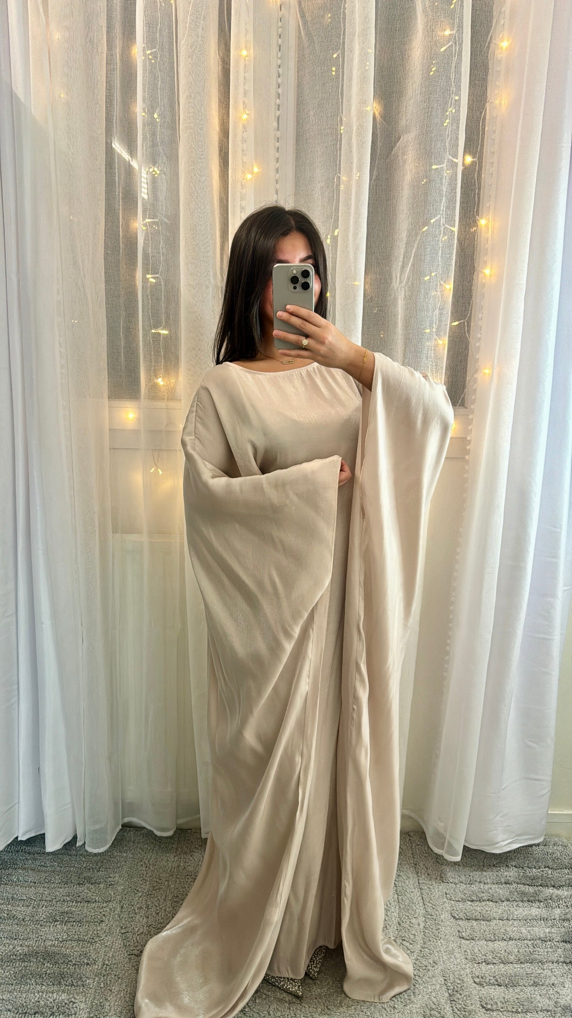 Abaya Sana beige satiné
