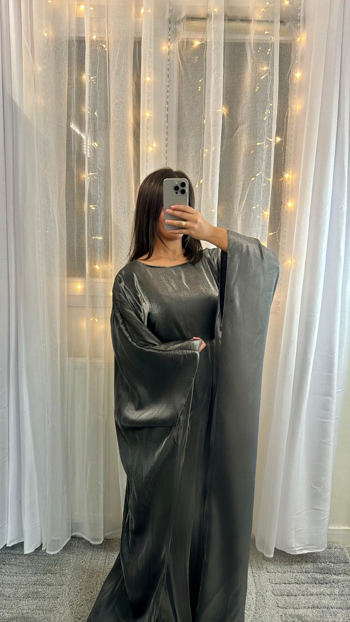 Abaya Sana gris foncée satiné
