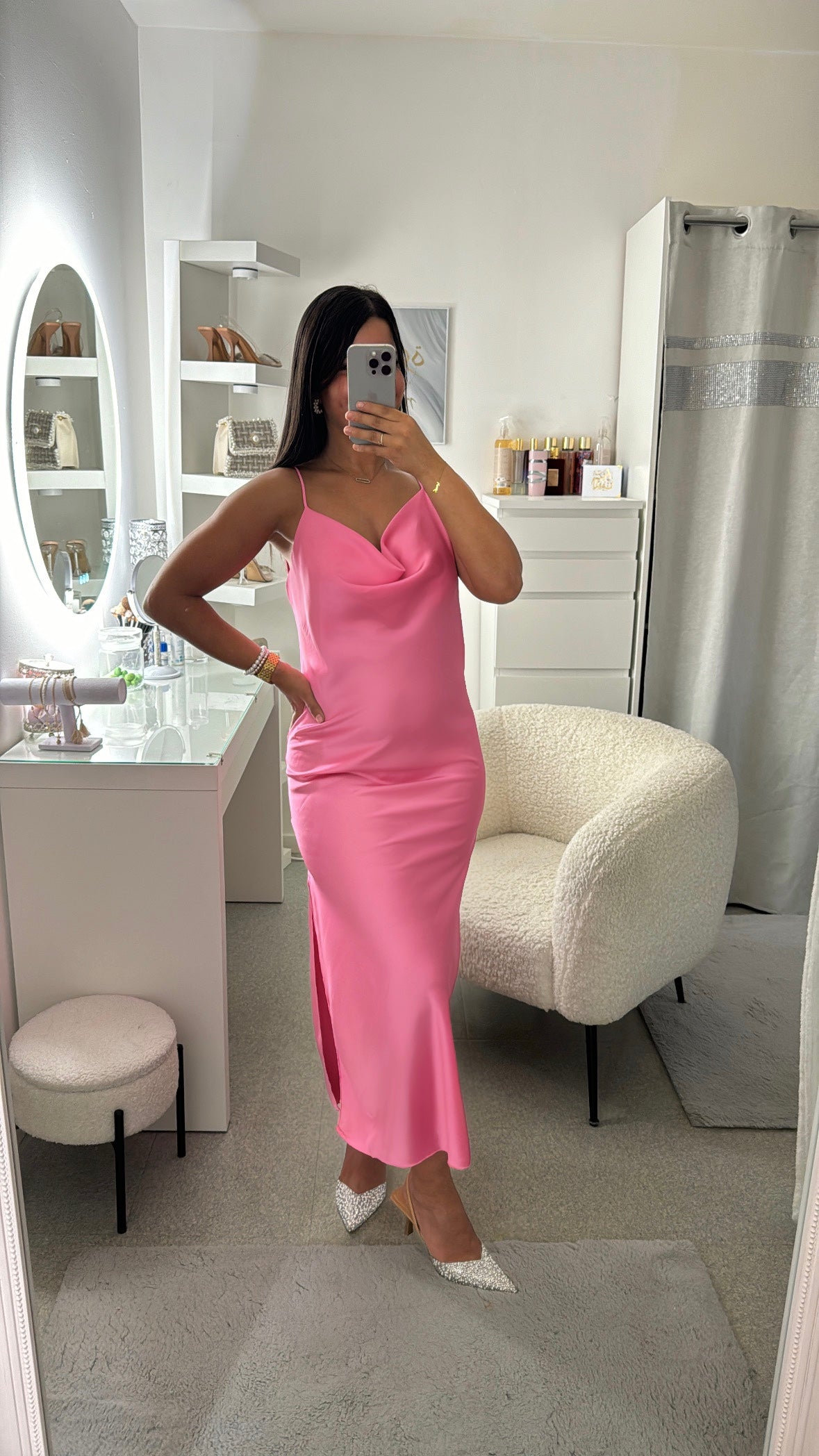 Robe à bretelle en satin rose