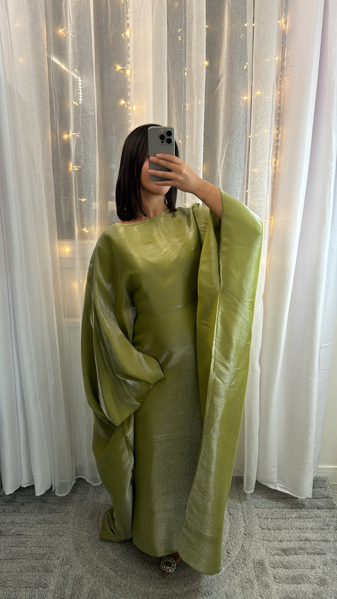 Abaya Najia satiné vert olive