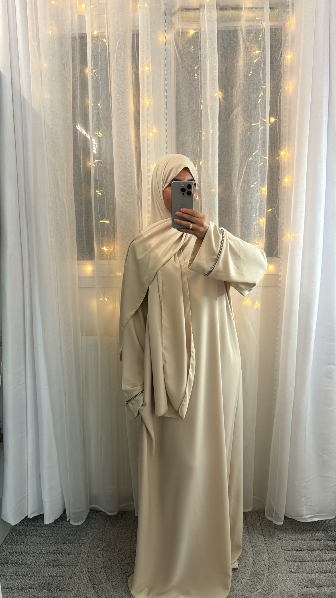 Abaya Naïla avec voile intégré beige
