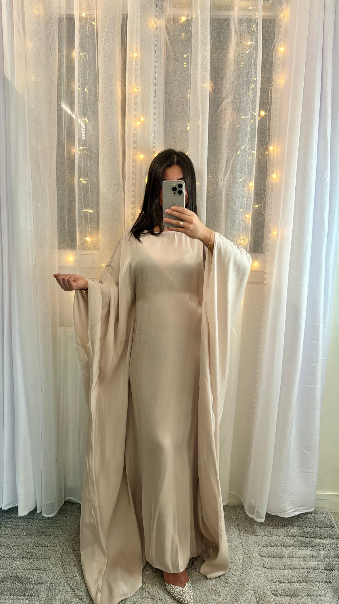 Abaya Sana beige satiné
