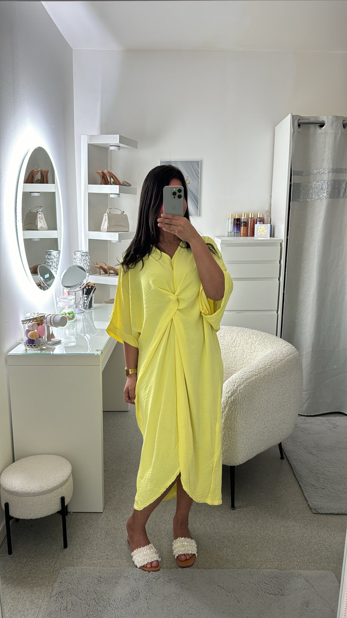 Robe à noeud jaune