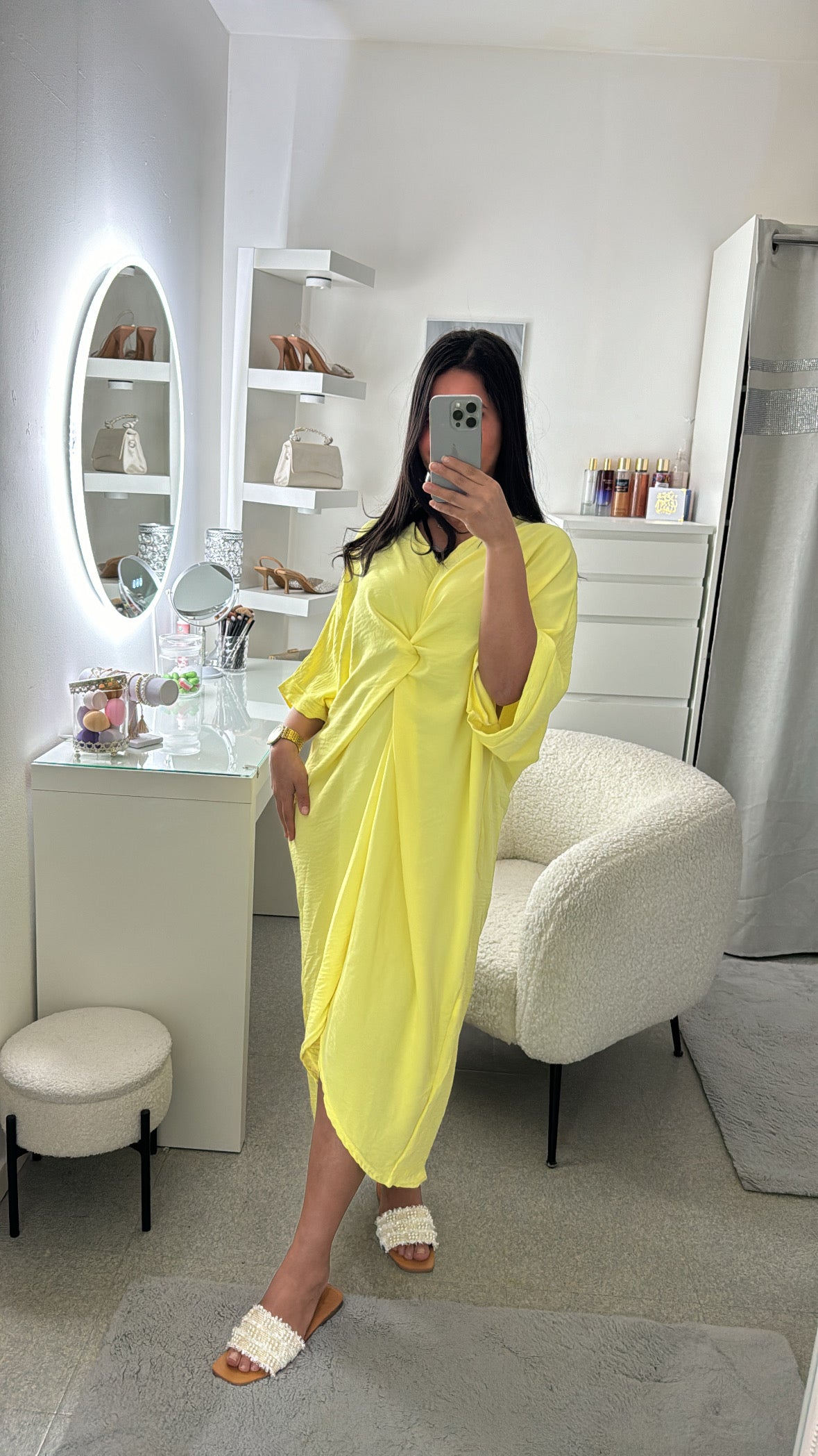 Robe à noeud jaune