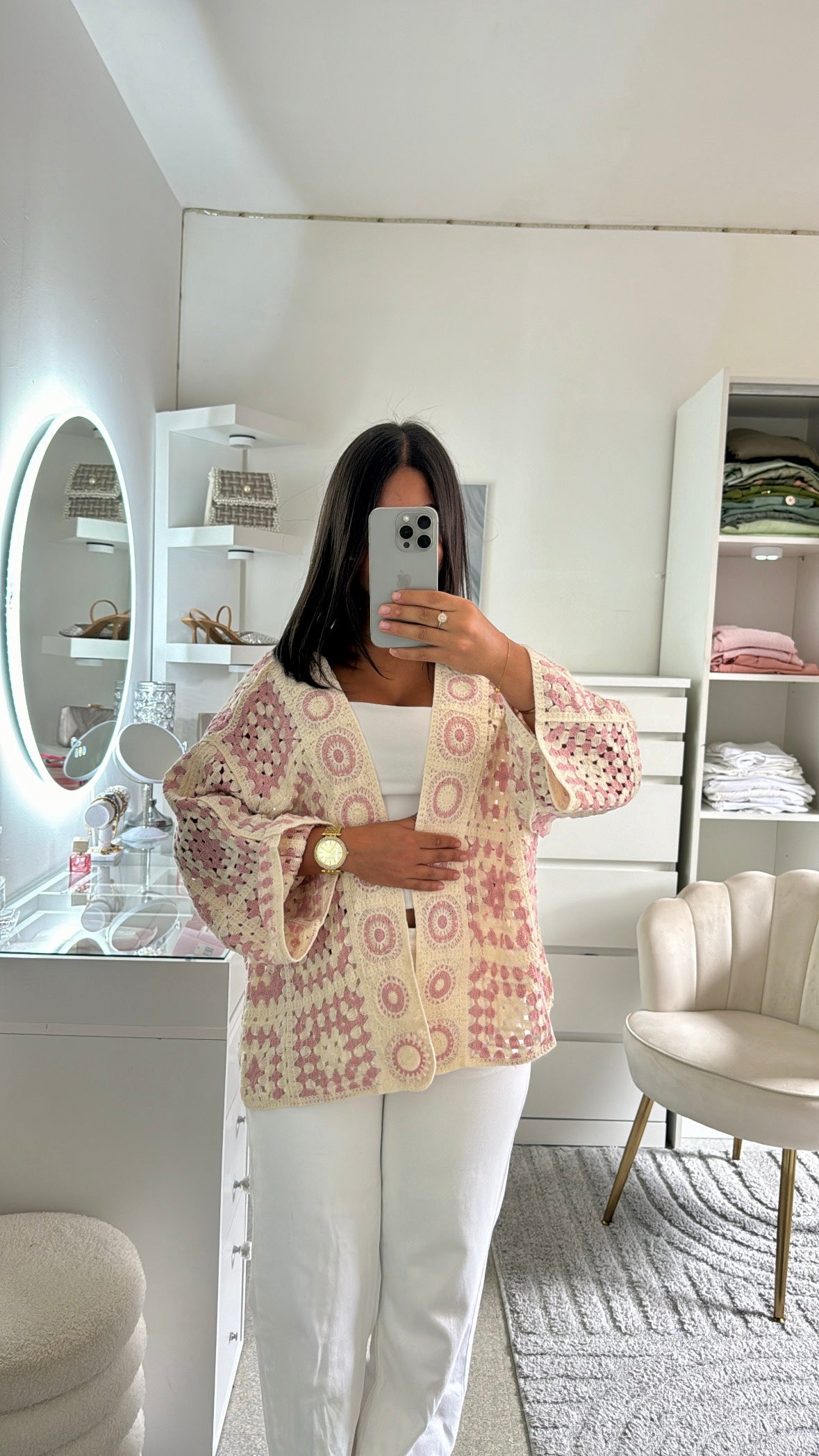 Cardigan en crochet rose clair