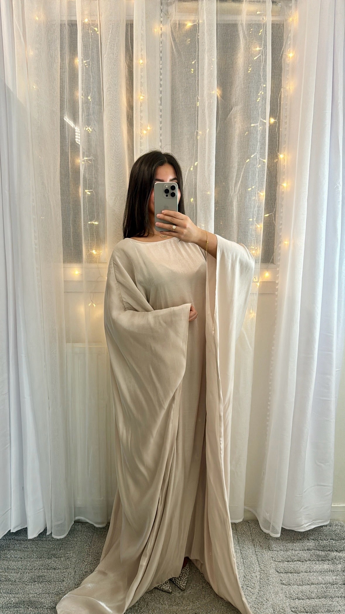 Abaya Sana beige satiné