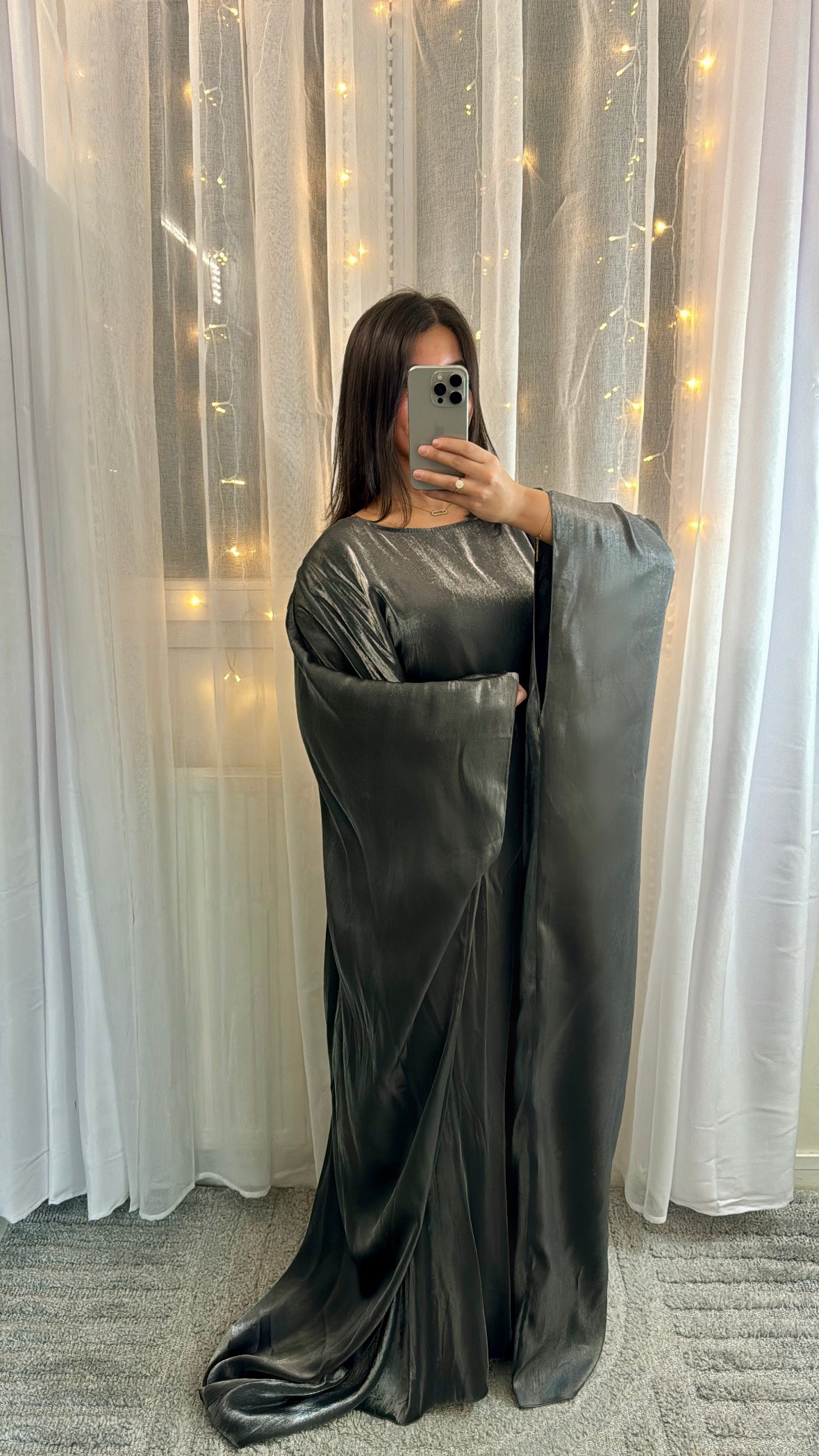 Abaya Sana gris foncée satiné