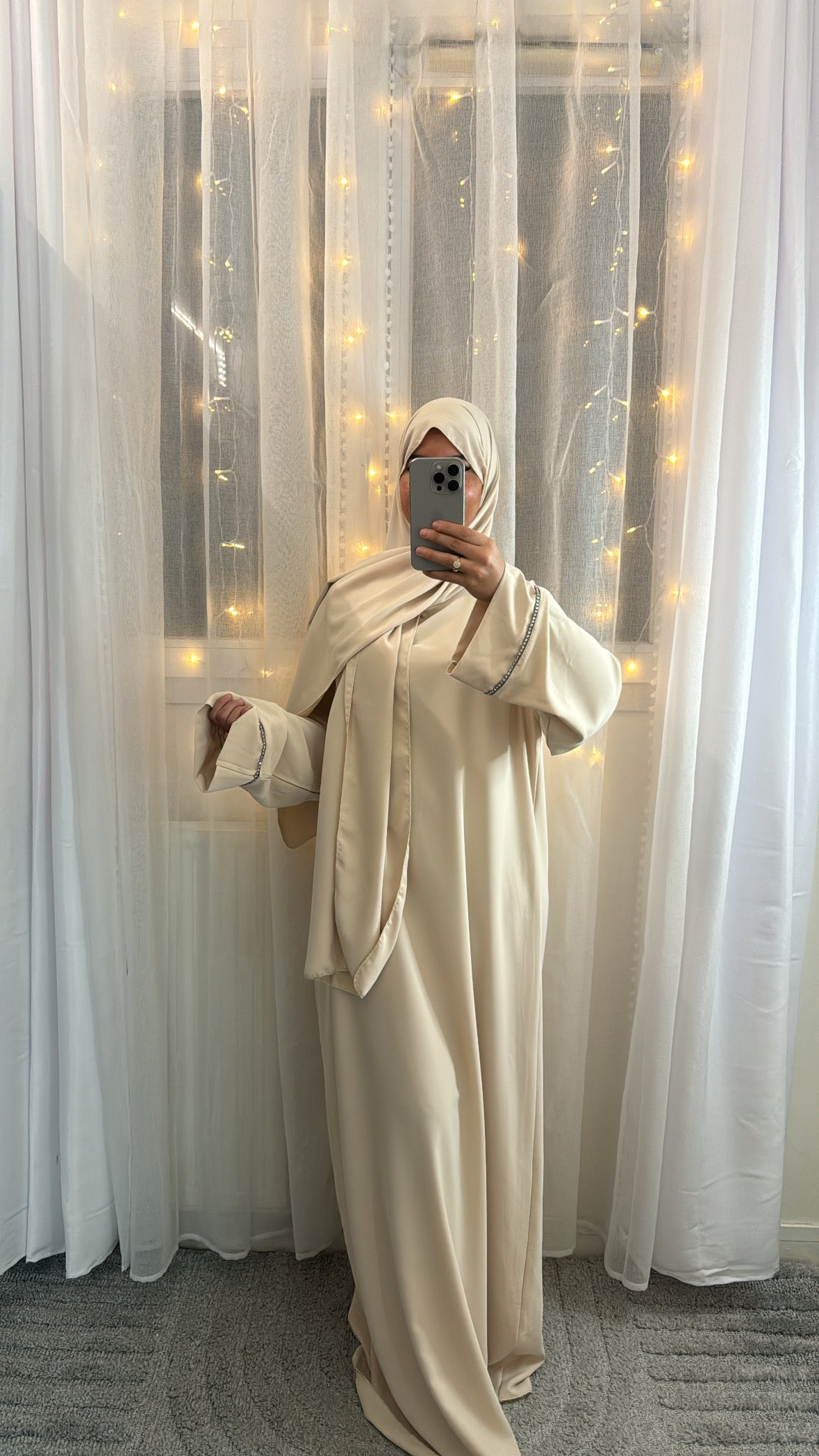 Abaya Naïla avec voile intégré beige