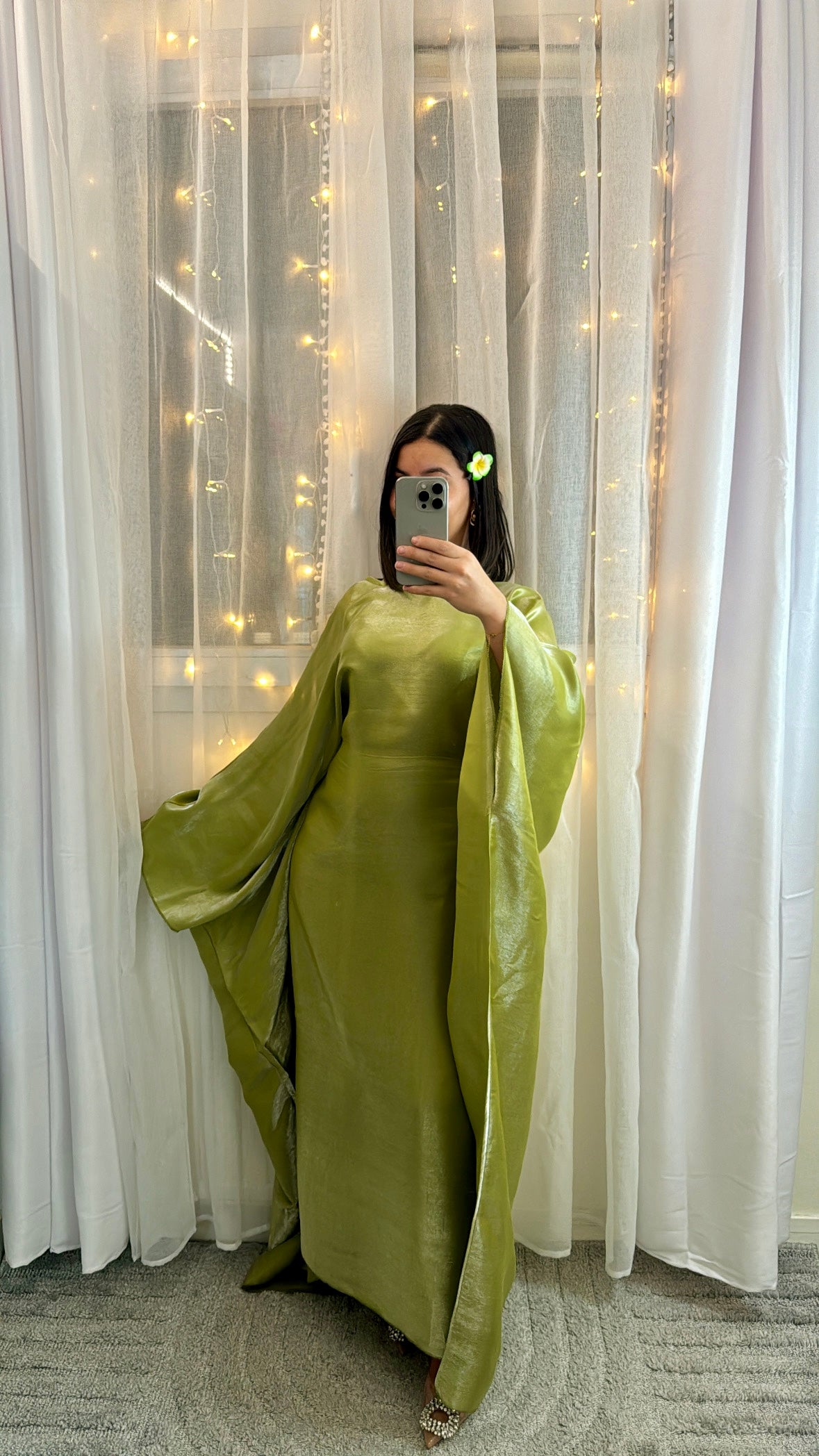 Abaya Najia satiné vert olive
