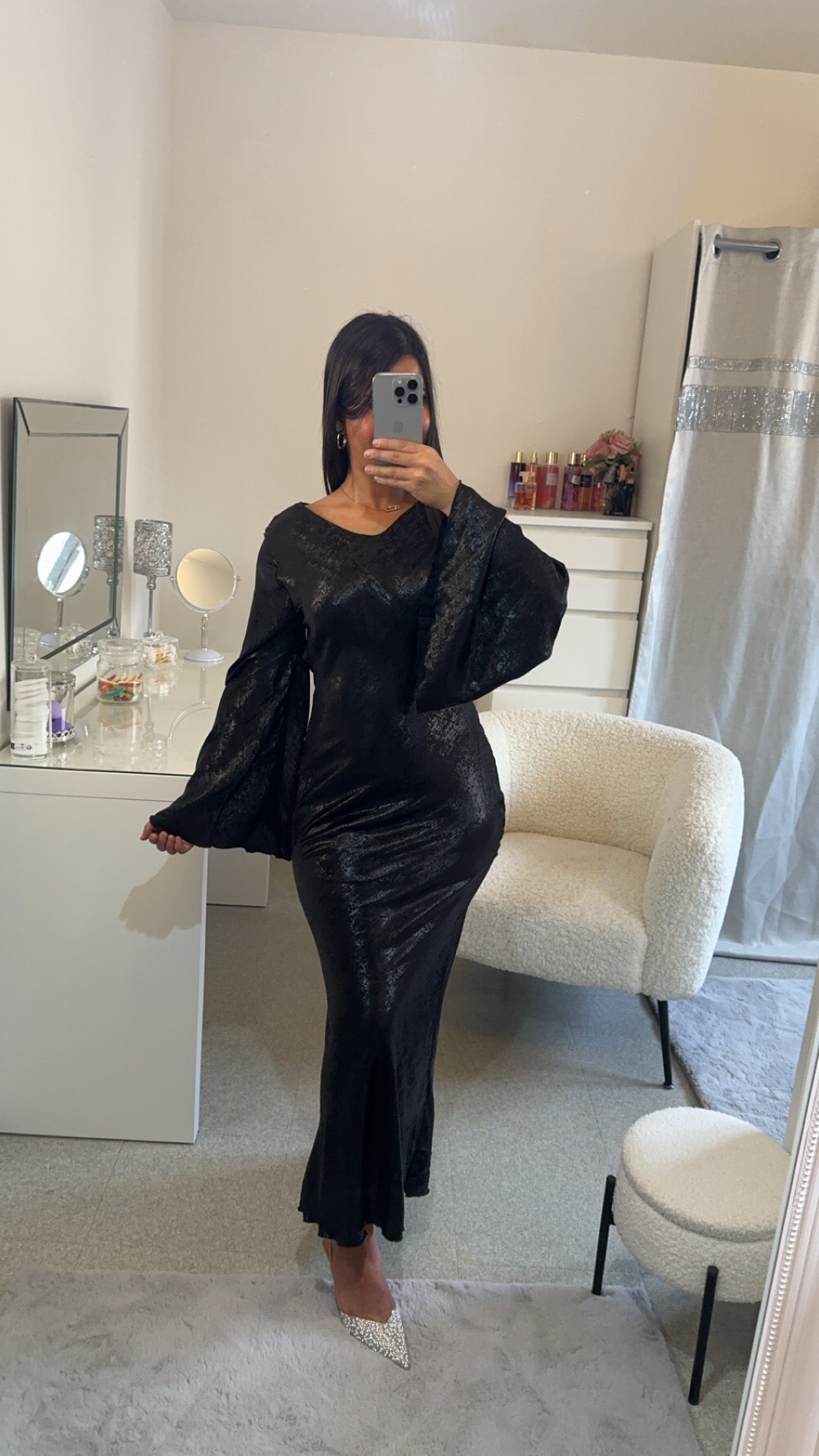 Robe satin pailletée noir