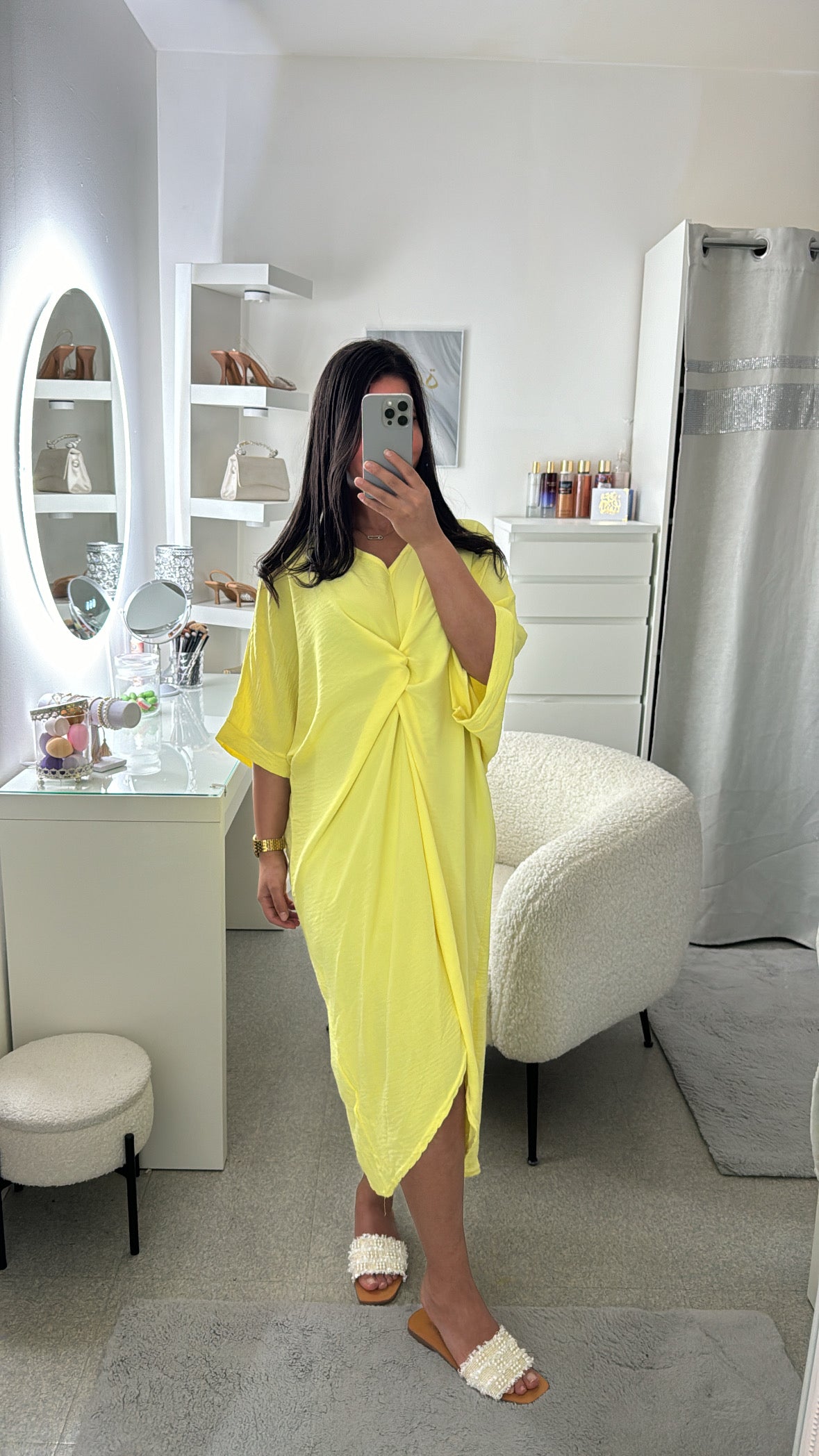 Robe à noeud jaune