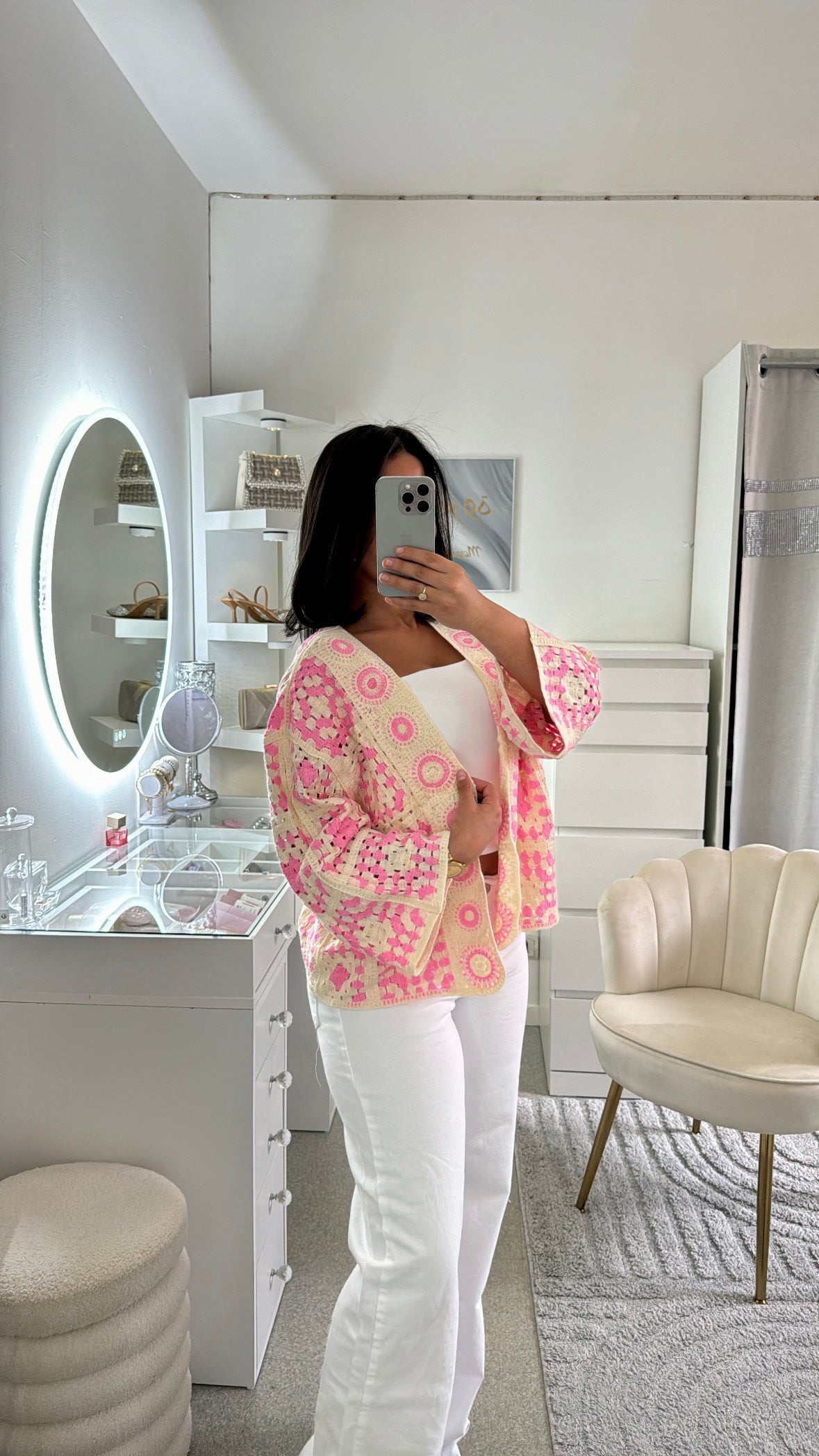 Cardigan en crochet rose
