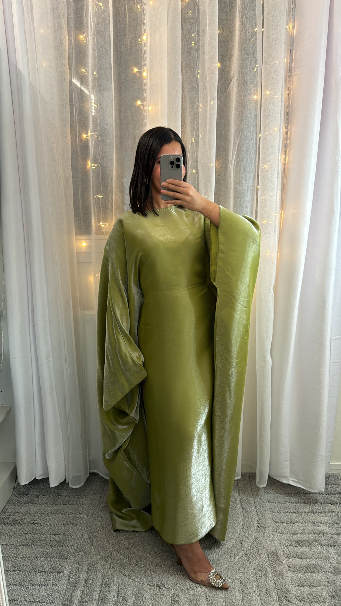Abaya Najia satiné vert olive