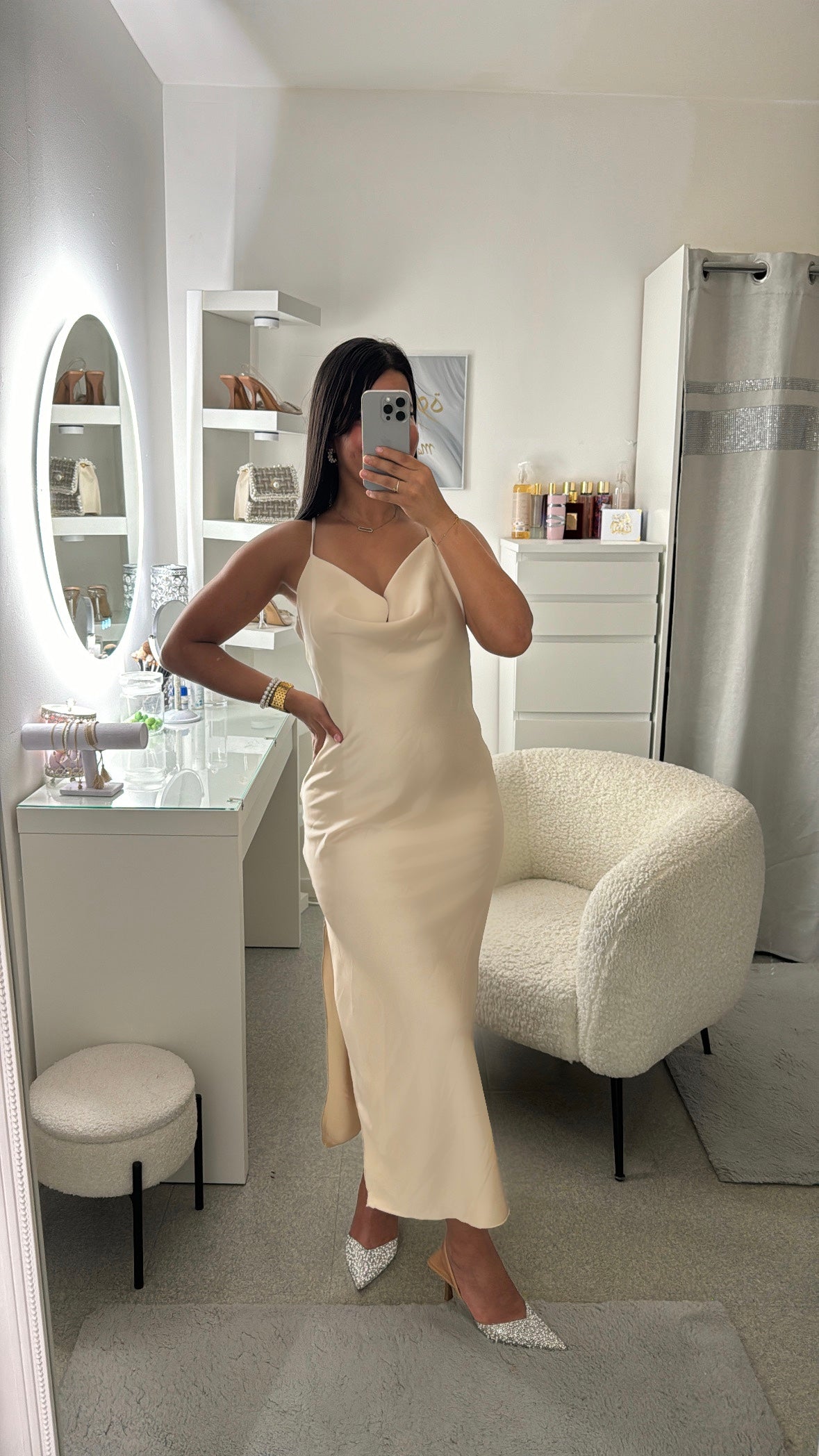 Robe à bretelle en satin beige