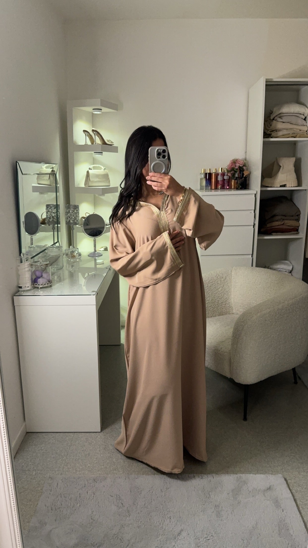 Abaya avec capuche sale