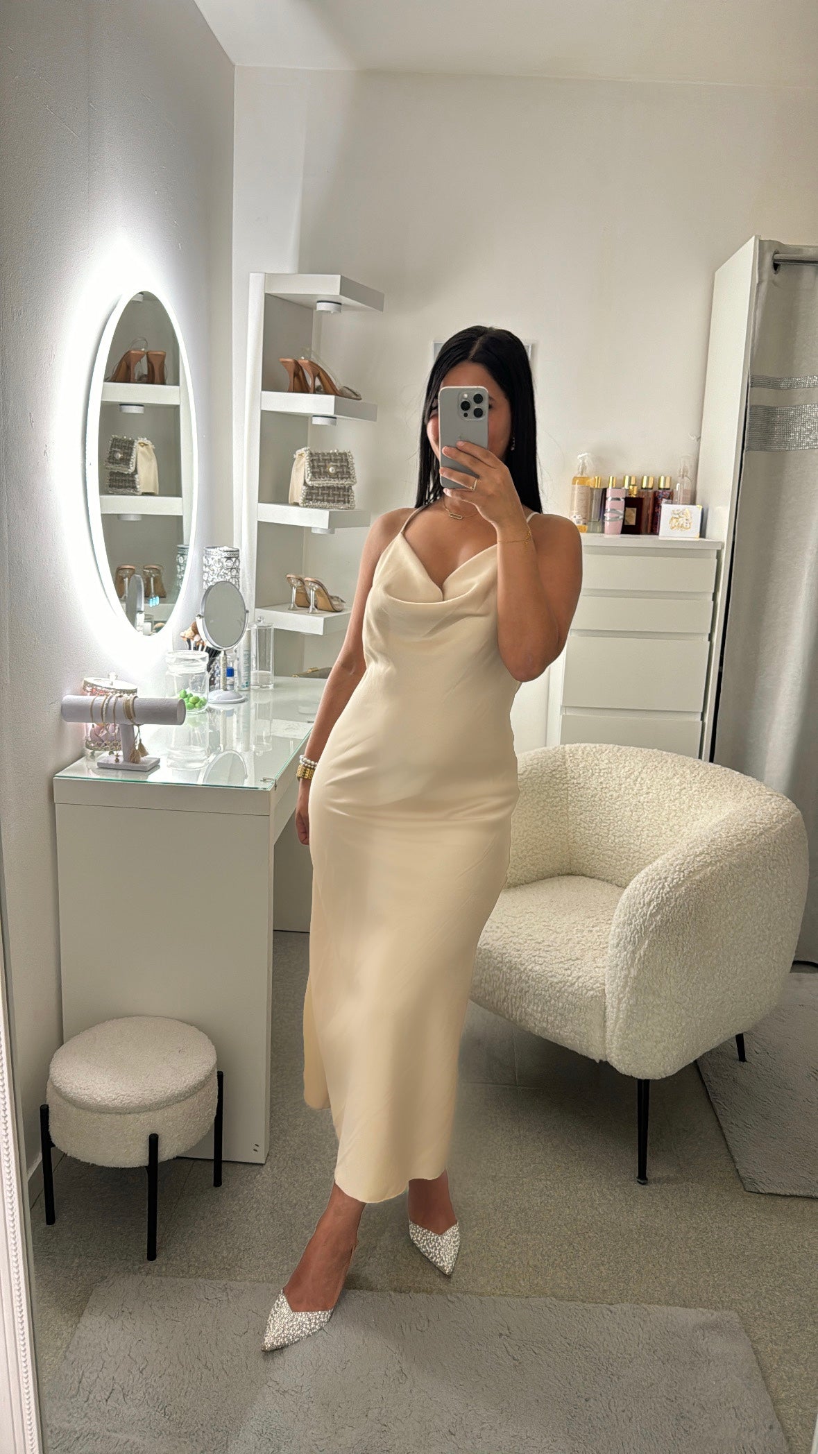 Robe à bretelle en satin beige