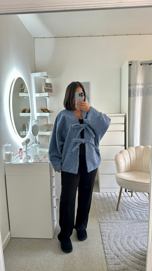Gros gilet à noeud bleu