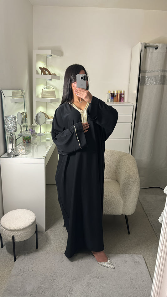 Abaya avec détail dorée noir