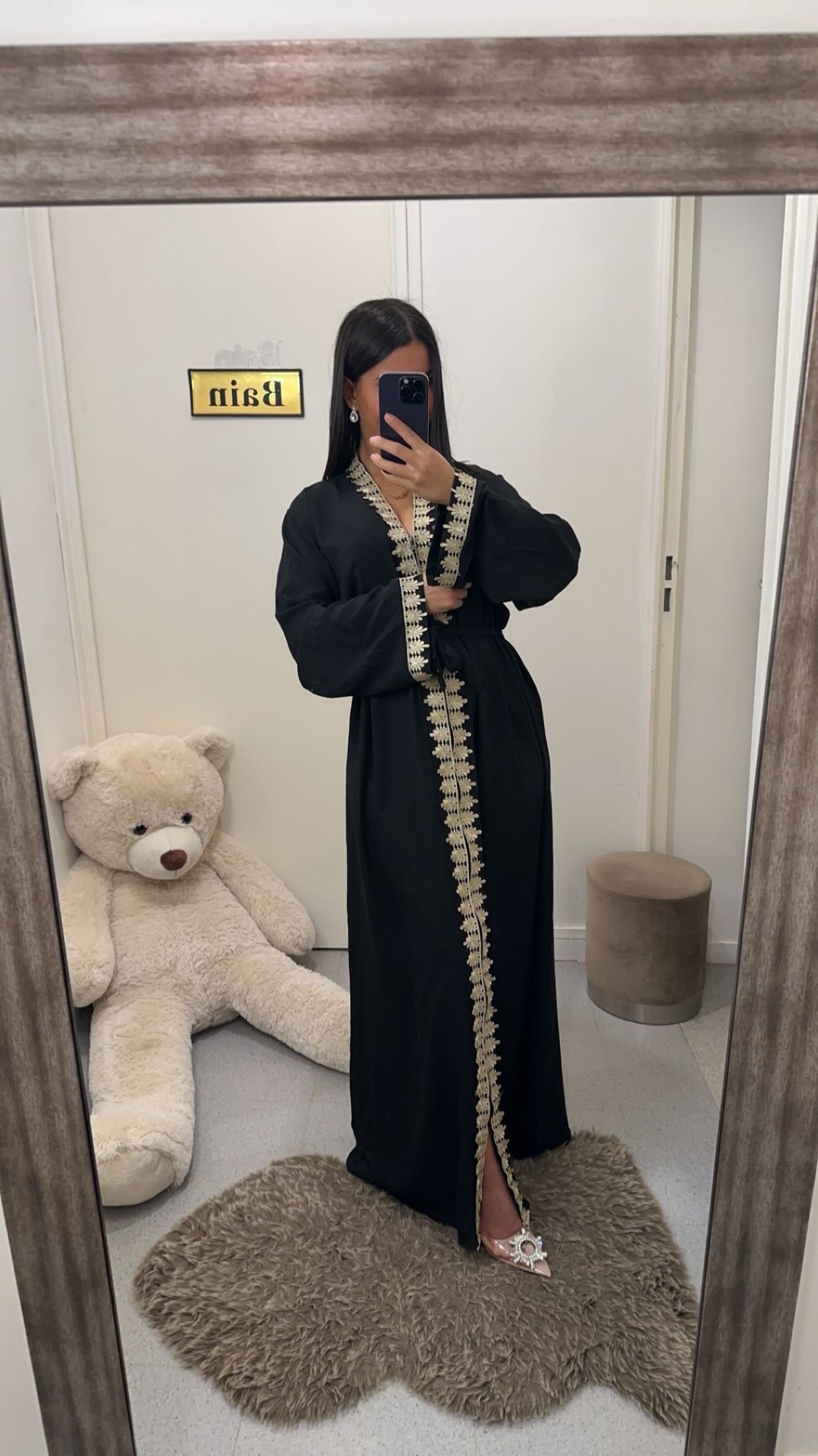 Abaya à ceinture avec détail dorée noir