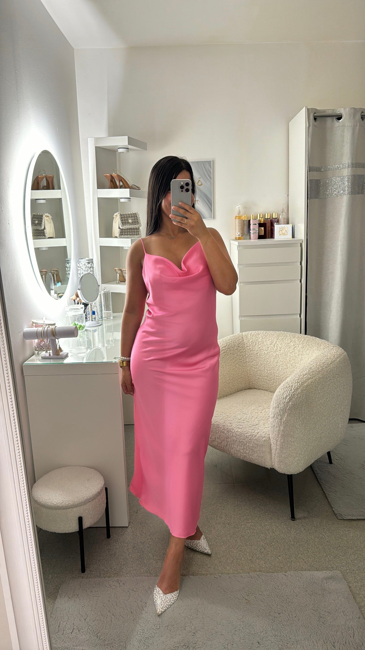 Robe à bretelle en satin rose