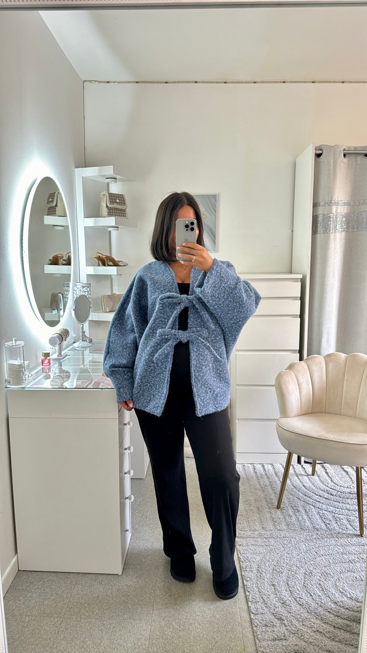 Gros gilet à noeud bleu