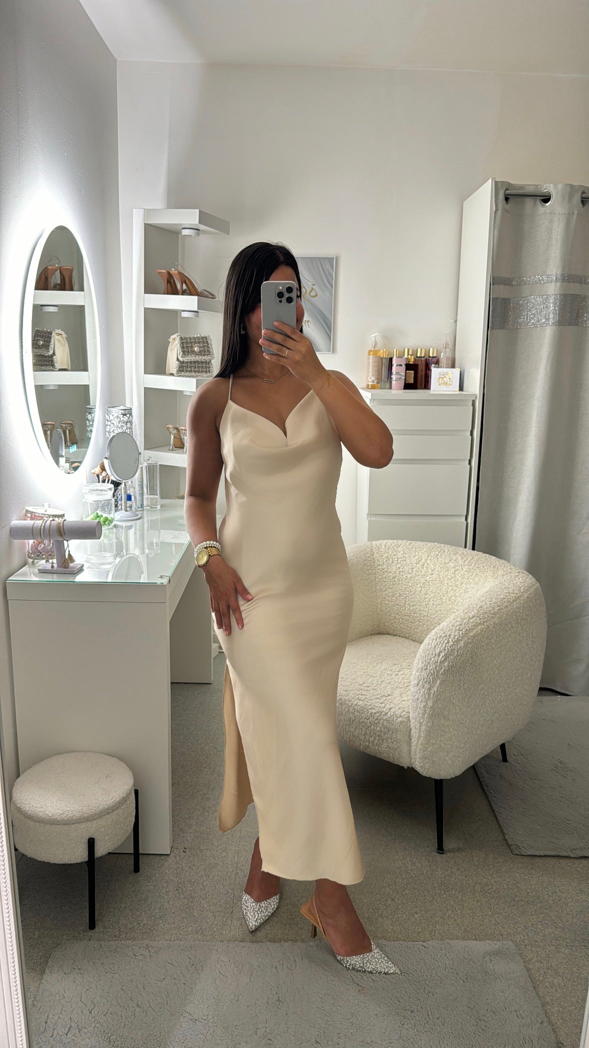 Robe à bretelle en satin beige