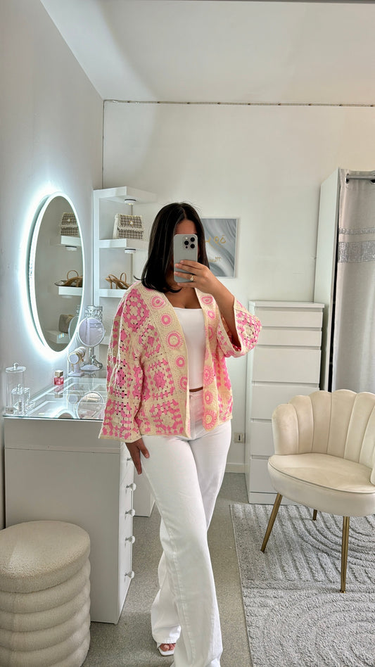 Cardigan en crochet rose