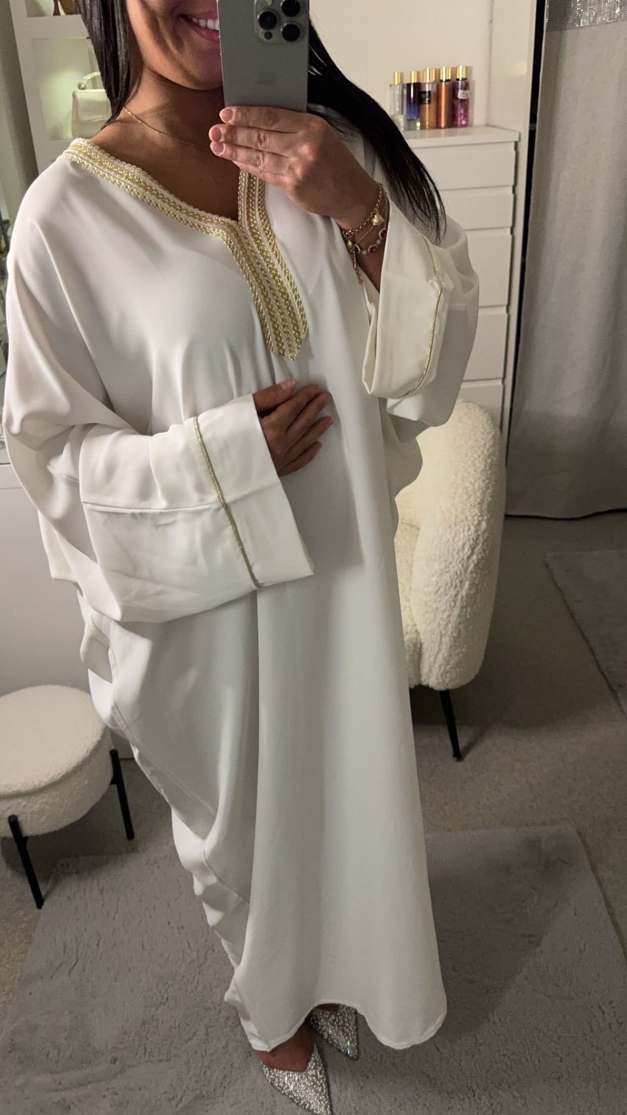 Abaya avec détail dorée blanc