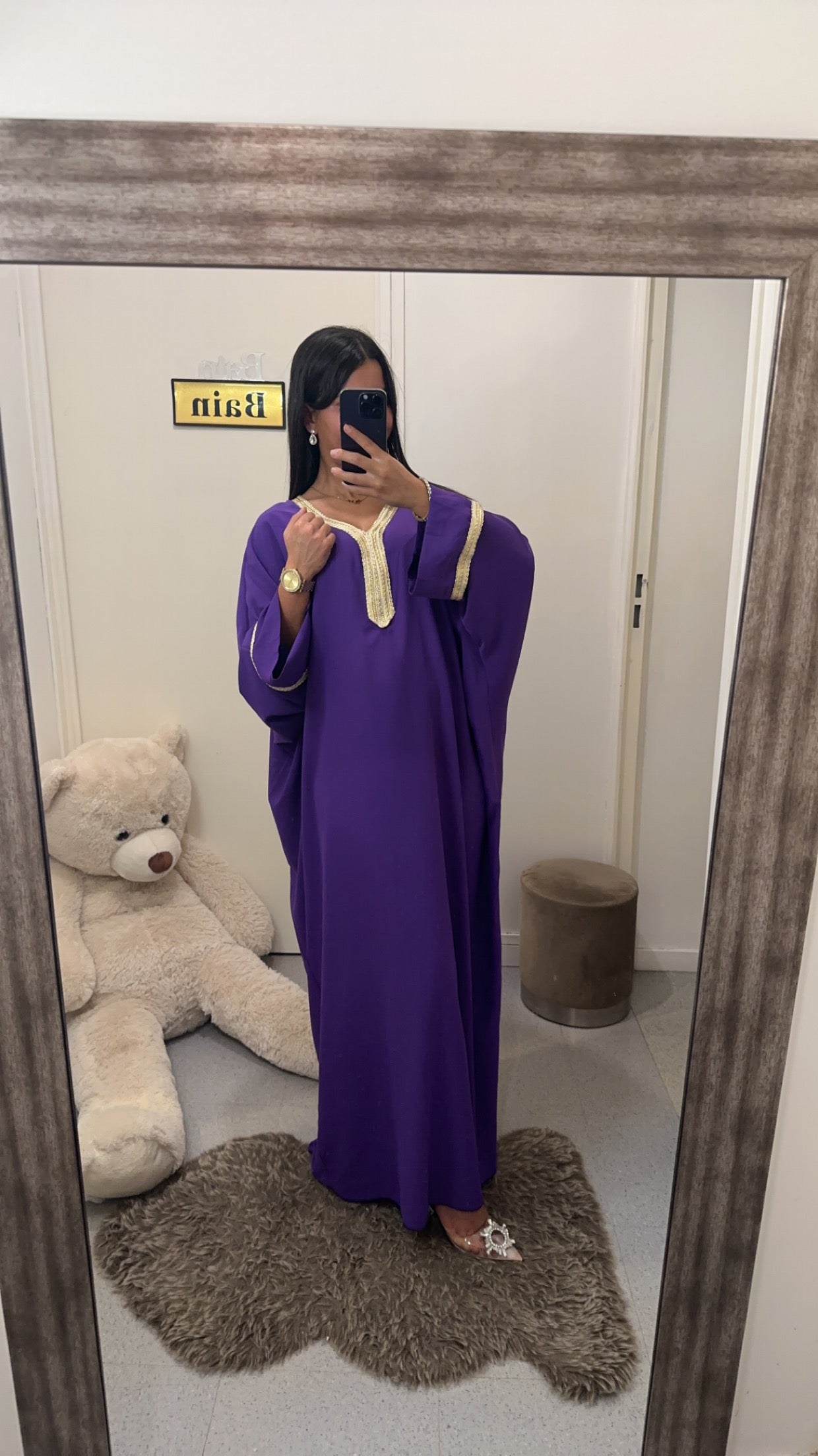 Abaya violette avec détail dorée