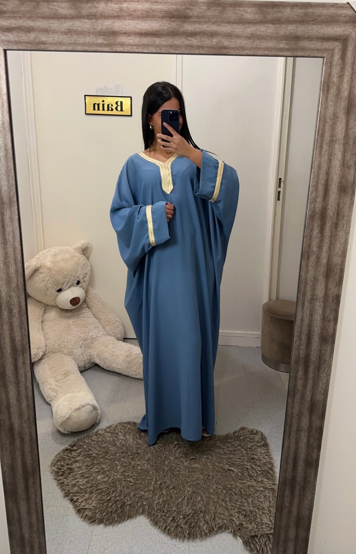 Abaya bleu avec détail dorée
